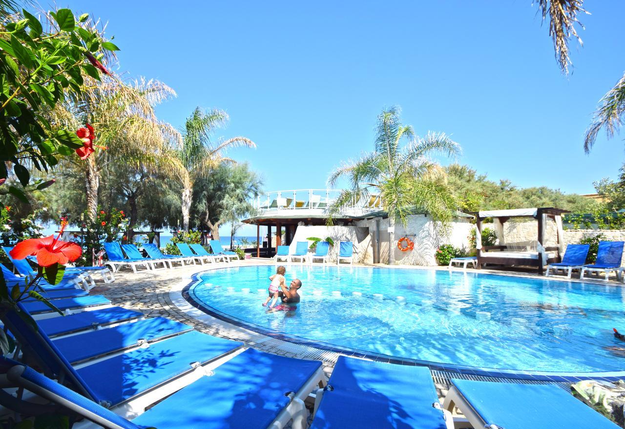 Hotel Resort Rocca Di Vadaro 카포바티카노 외부 사진